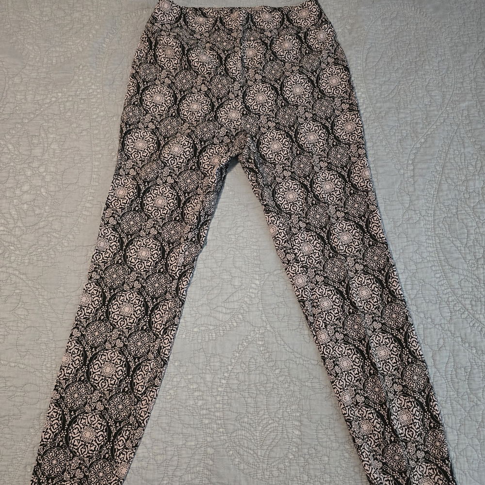 New York & Company Black and Lavender Patterned Cropped Pants